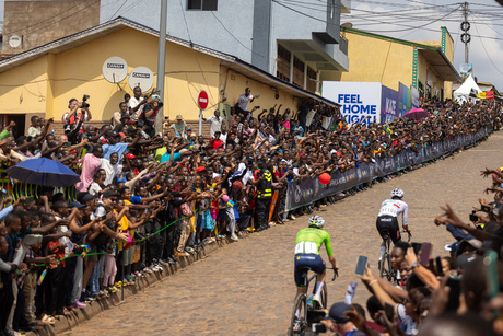 Pogacar en del Toro op de Mur de Kigali