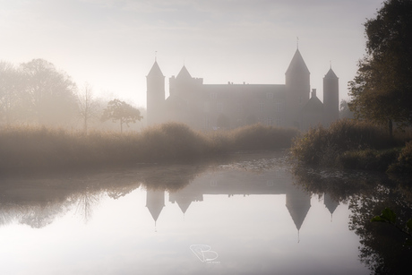 Kasteel Westhove in de mist