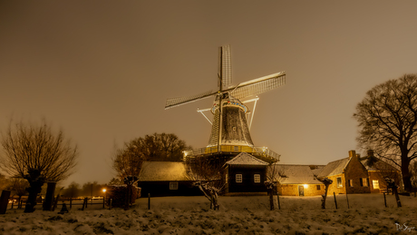Pelmolen in de sneeuw.