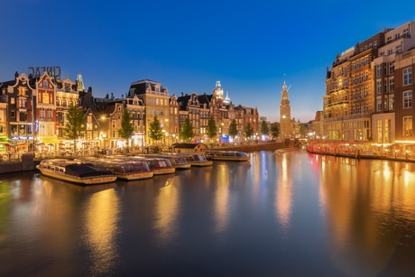 Amsterdam Kloveniersburgwal Munttoren blauwe uur