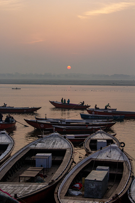 Sunrise at the Ganghi river