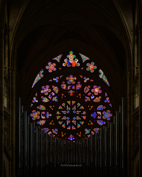 Roosvenster van de Sint Vitus Kathedraal in Praag