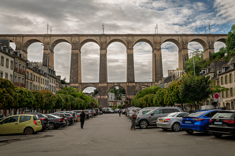 een stad onder bogen