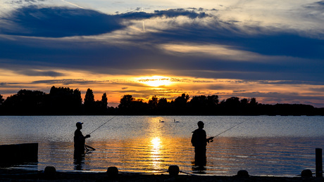 Vissen bij zonsondergang