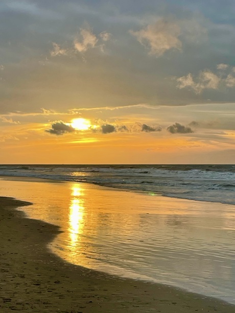 Zonsondergang aan de kust