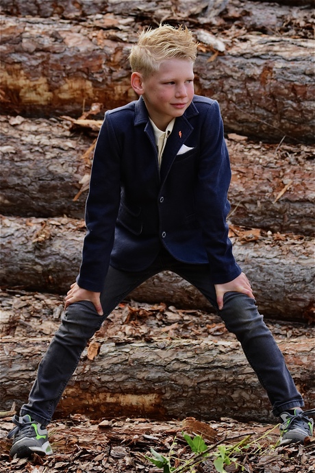 J