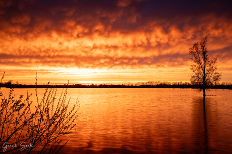 Extreem rode zonsondergang