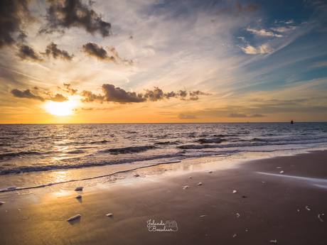 zonsondergang aan het strand van Vlissingen