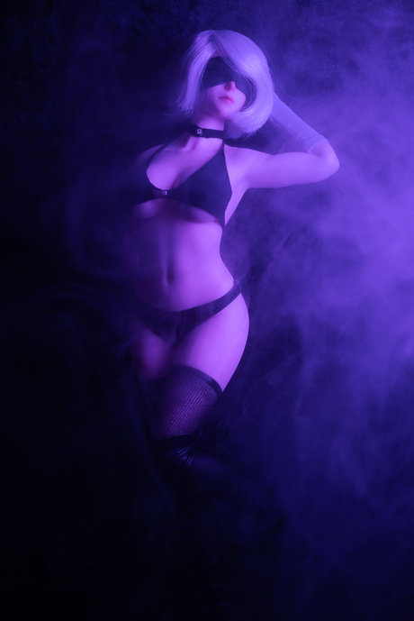 2B 1/6 scale actiefiguur met DIY lingerie.