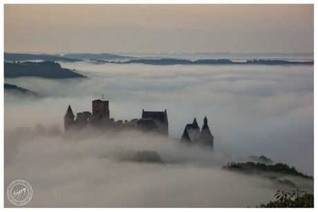 Kasteel in de mist