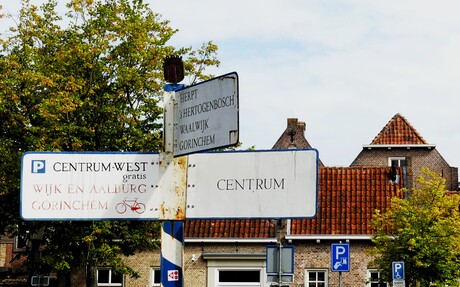 P1260394   Heusden Vesting   OUD ANWB  bord  geeft  Info  26 aug 2024  