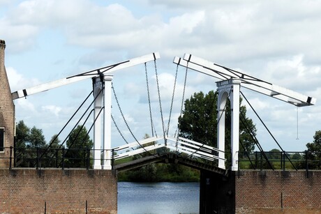 P1260417   Heusden  vesting  Uitz Haventje met dubbele  ophaal brug  26 aug 2024  