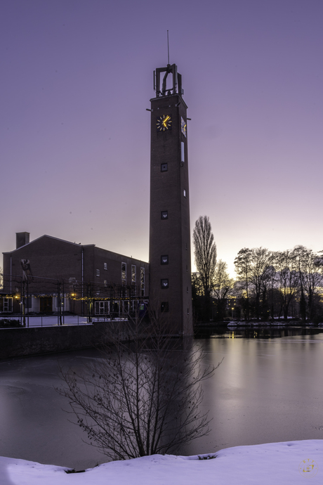 Bijzondere lucht boven Goede Herderskerk R'dam Schiebroek