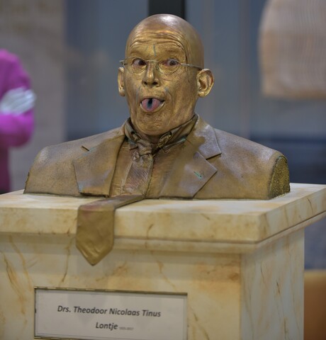 the crazy statue