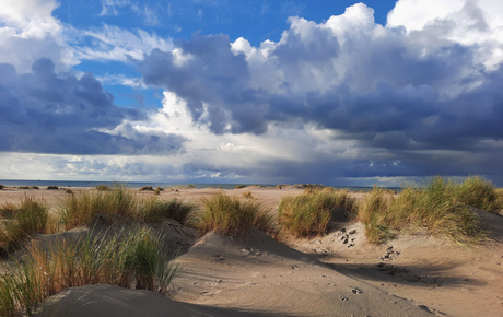 Lichtspel wolken duingebied
