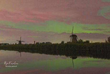 Groen noorderlicht in Kinderdijk 