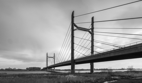 Een brug te ver...