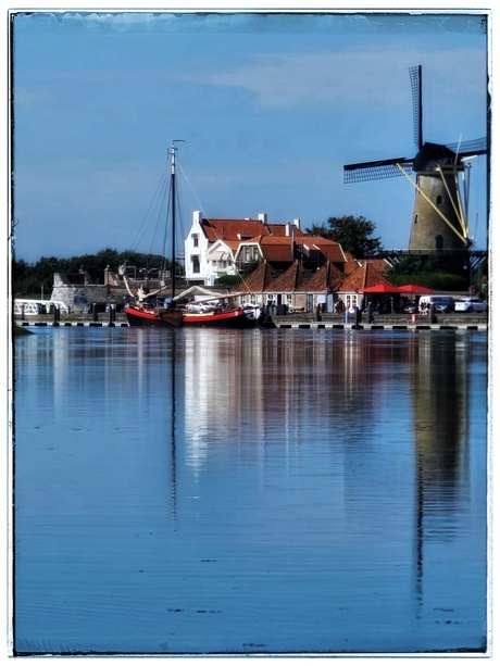 Havenzicht met molen