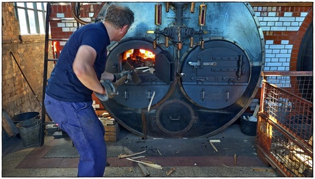 Het vuur brandende houden