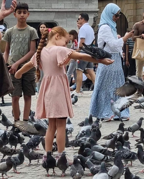 De meisje met de duiven