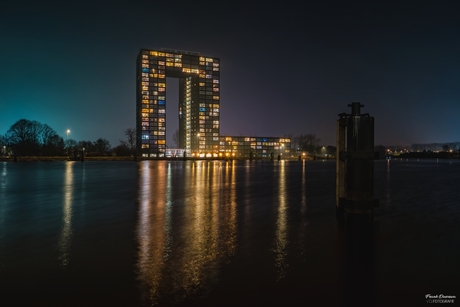 Nachtfoto van de Tasmantoren. 