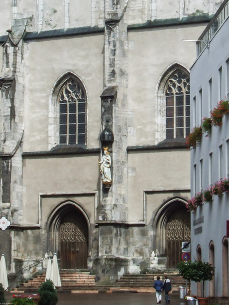 Zo een onooglijk kerkje ===