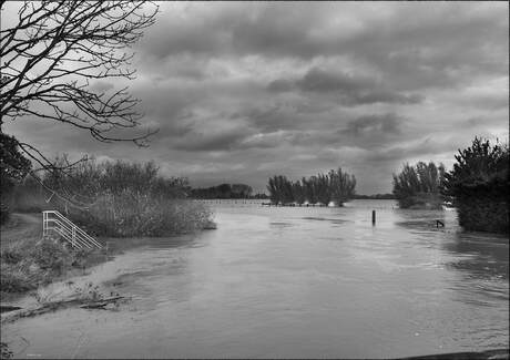 Hier loopt de Ijzer ergens,
