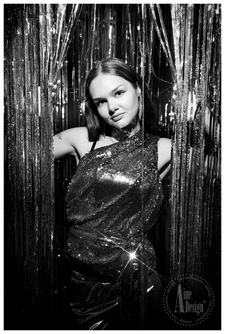 FutureRetro Glamour Beyond Time