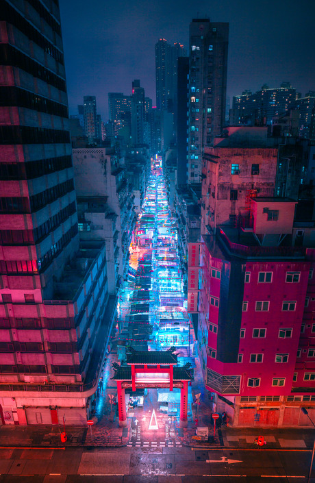 Neon Regen: Een Nacht op Temple Street in Hong Kong