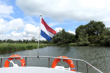 P1070220  even stil staan bij    81 jaar  Bevrijding    foto biesbosch  kreekrug  16  juni 2019  