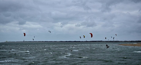 Kitesurfers in actie 