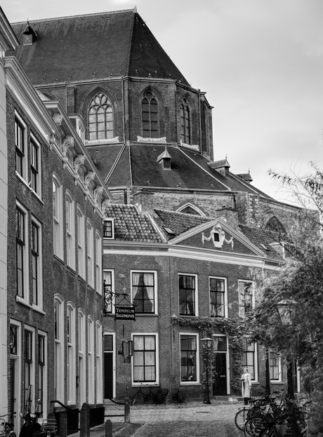 Pieterskerk vanuit de Nieuwsteeg