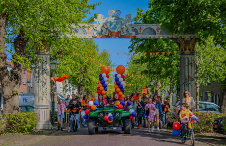 Kleurrijke Koningsdagoptocht