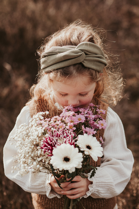 Meisje met bloemen