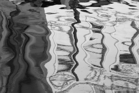 Reflectie in zwart en wit