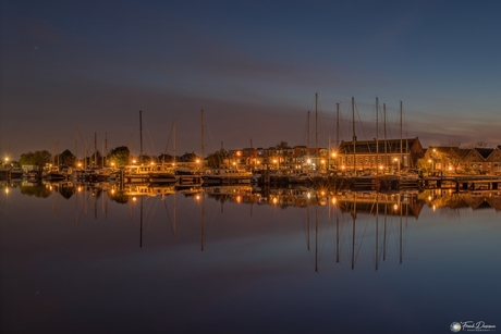 Nachtelijke rust in de jachthaven van Farmsum.