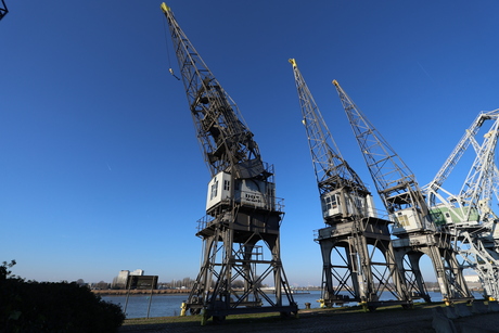 Oude havenkranen