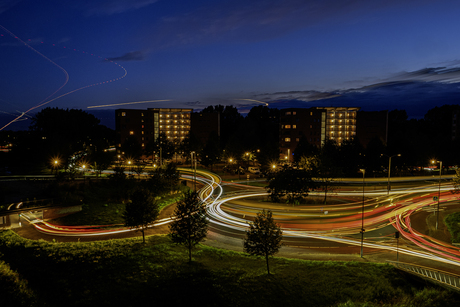 Lichtstrepen in de stad