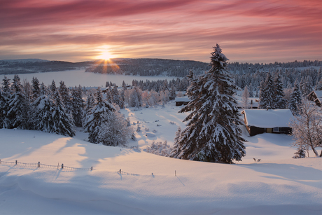 Prachtig ochtendrood in Sjusjoen in Noorwegen