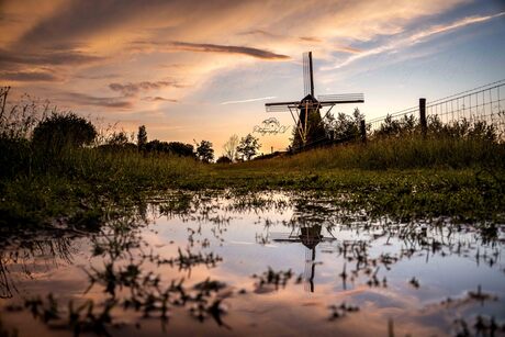 Zonsondergang bij Molen de Zwaan na een onweersbui