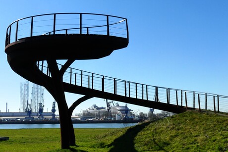P1270667   Vlaardingen Oeverbos  Uitz punt op WERF Damen Verolme , 1 april 2025  