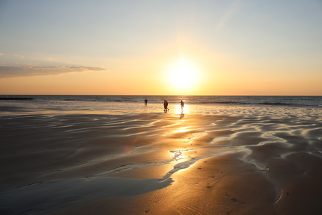 Zonsondergang aan de Belgische kust