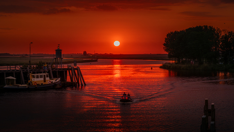 Zonsondergang in Zoutkamp