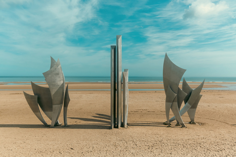 Herdenkingsmonument op Omaha Beach, Normandië, Frankrijk 