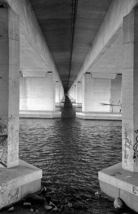 Onder de brug