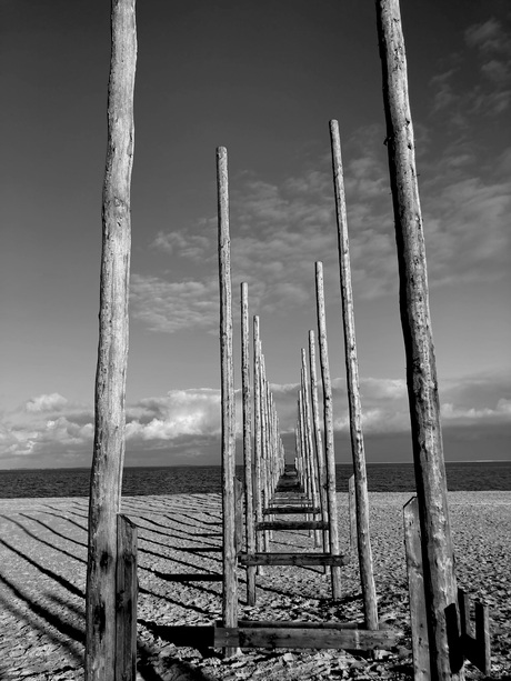 Steiger op het strand