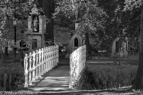 Brug over de Geul bij kasteel Sjaloen