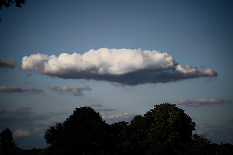 Wolken ruimte schip
