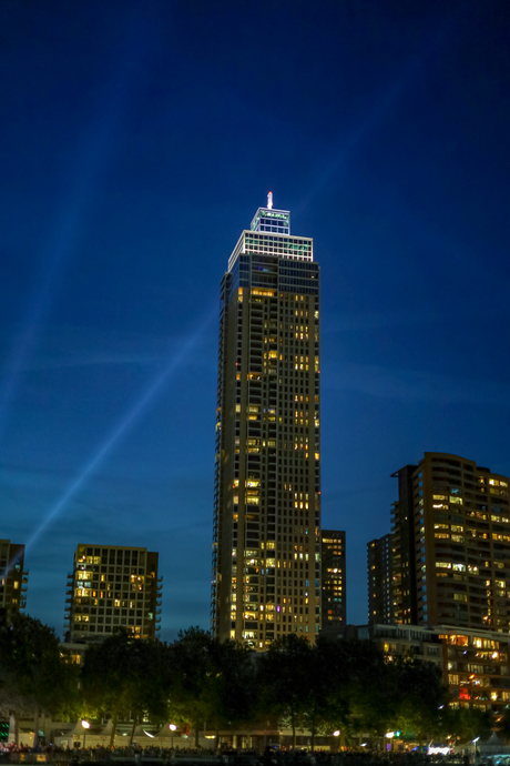 Zalmhaventoren by night