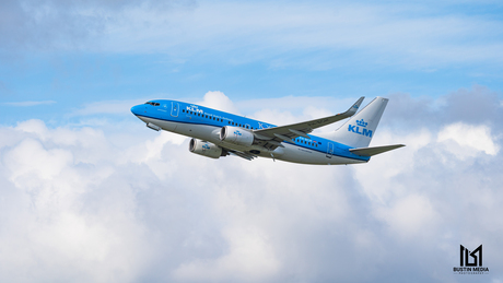 KLM 737-700 take-off